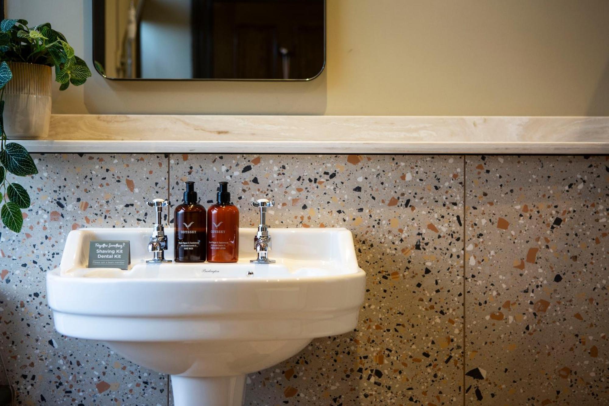 The Wheatley Arms Hotel Ilkley Eksteriør billede